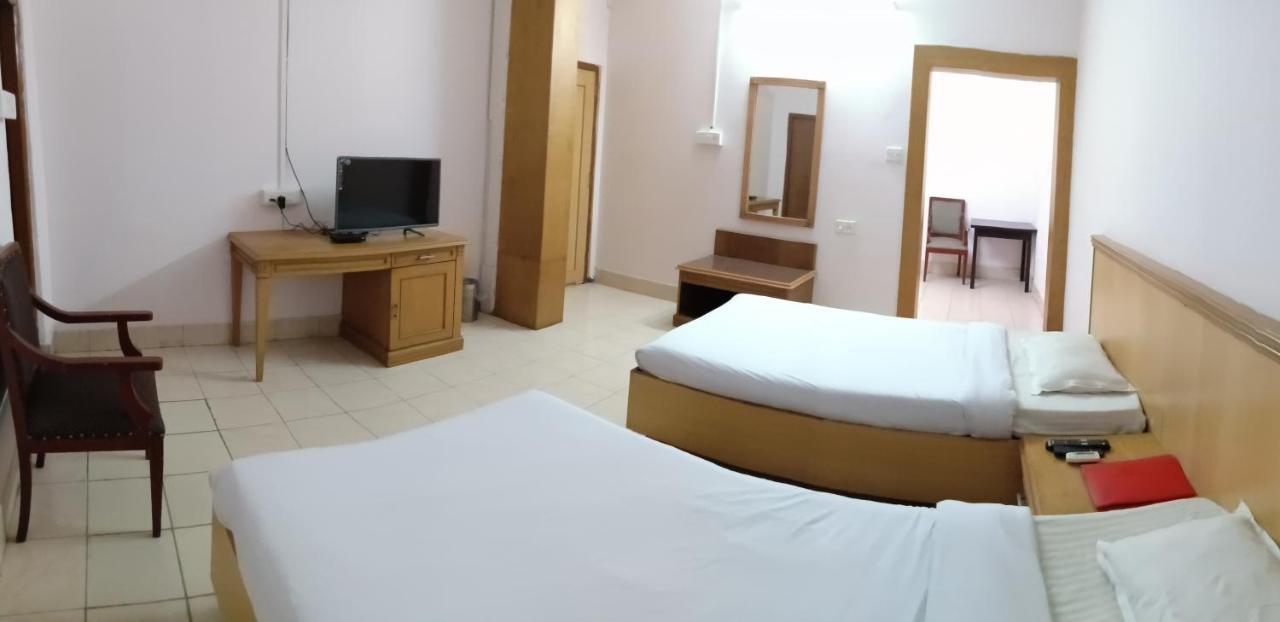 Hôtel The Regency à Dibrugarh Extérieur photo