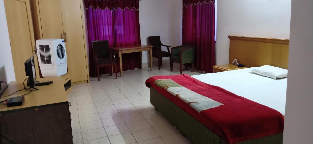 Hôtel The Regency à Dibrugarh Extérieur photo